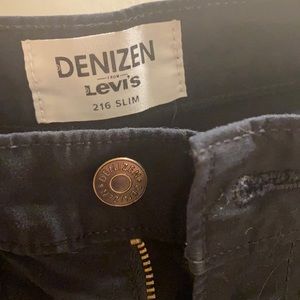 Men’s Denizen by Levi’s Light Weight black pants. 28x30. 216 Slim